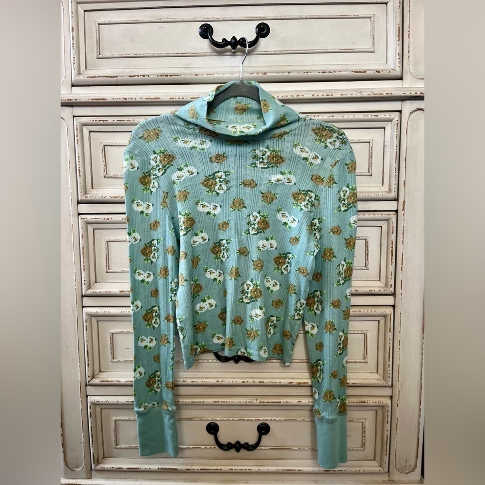 🖤CUTE! High neck floral top from Aerie, women’s size medium.